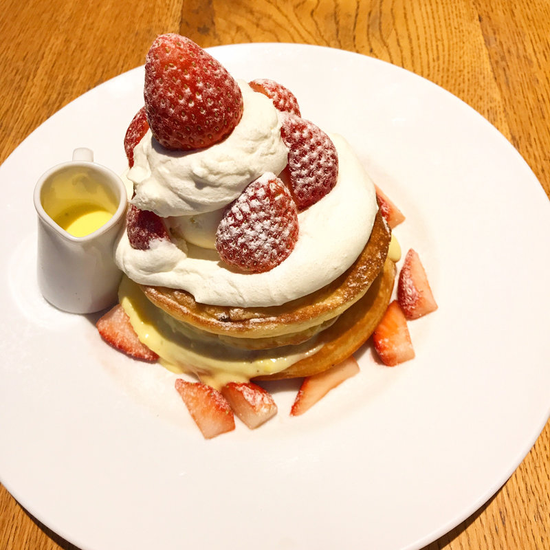 スノーミルキークリームパンケーキ(カフェ＆ブックス ビブリオテーク 東京・有楽町（café & books bibliothèque Tokyo Yurakucho）)