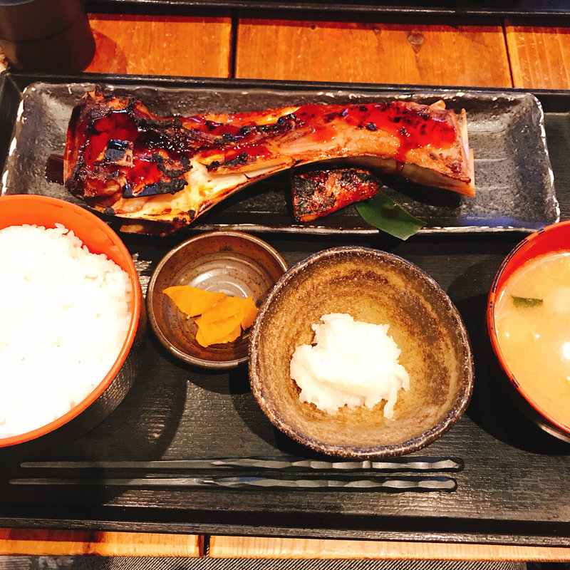 鮪のカマ焼き定食(炙処 火ノ膳 人形町本店)