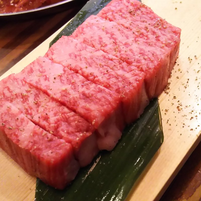 本日、最高に美味しいお肉（トモサンカク）(韓の台所 鶴見店)