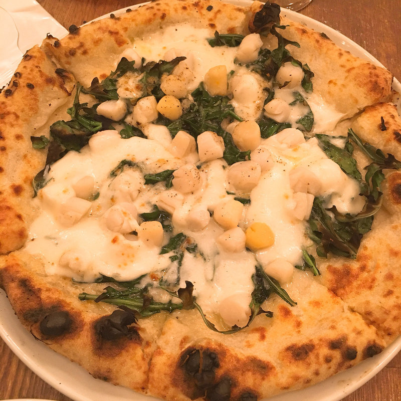 小柱とルーコラのピッツァ(PIZZERIA ISOLA イゾラ 名古屋ミッドランドスクエア)