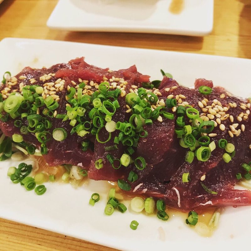 くじら赤身刺し(博多漁家 磯貝 しらすくじらJRJP博多店)