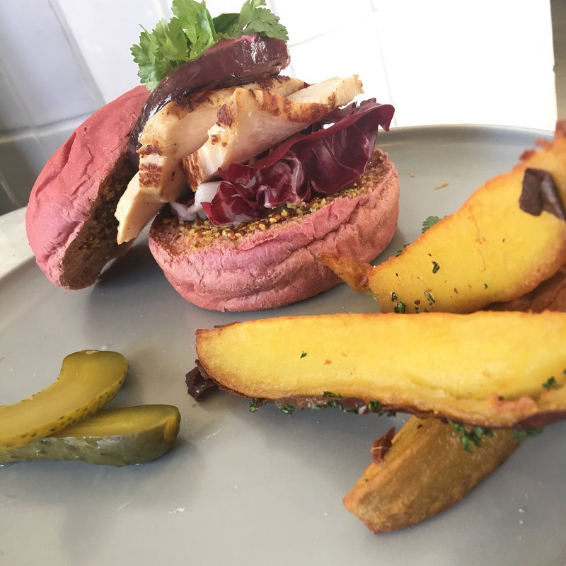 ビーツチキンバーガー(ELLE café Aoyama エルカフェ青山店)