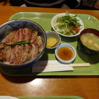 ステーキ丼(ビアレストラン 味蕾亭)