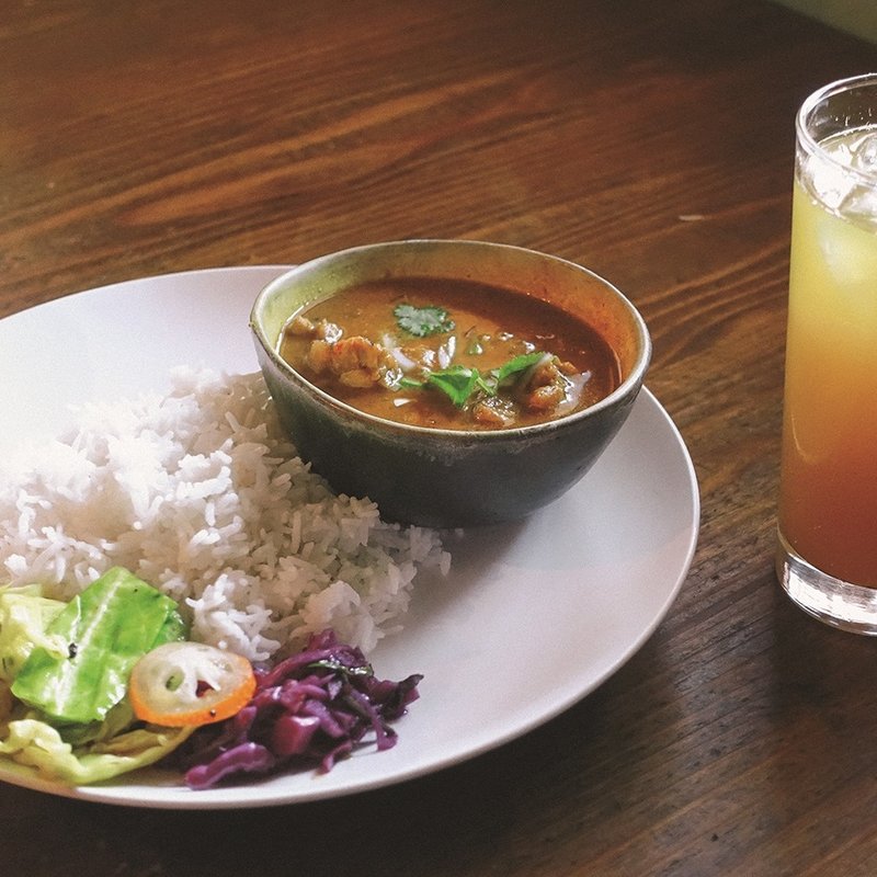 チキンカレー （ランチは¥850）(インド富士 （インドフジ）)