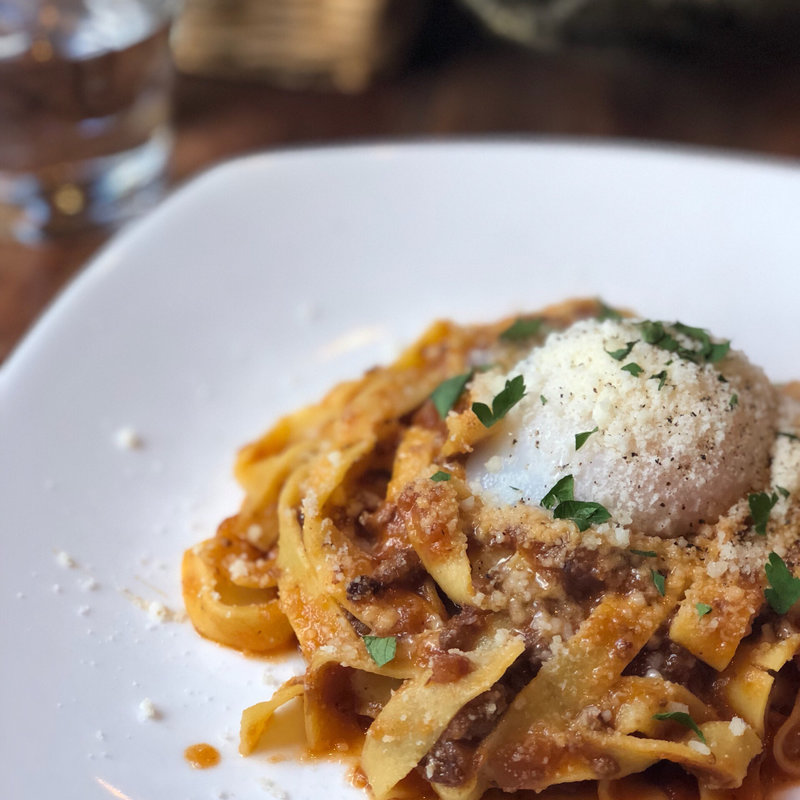 ボロネーゼの自家製タリアテッレ 温卵のせ(吉祥寺 ザ パッション)