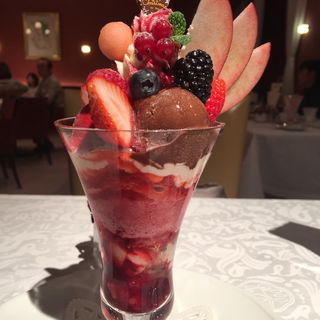 クリスマスルージュパフェ(資生堂パーラー サロン・ド・カフェ 銀座本店)