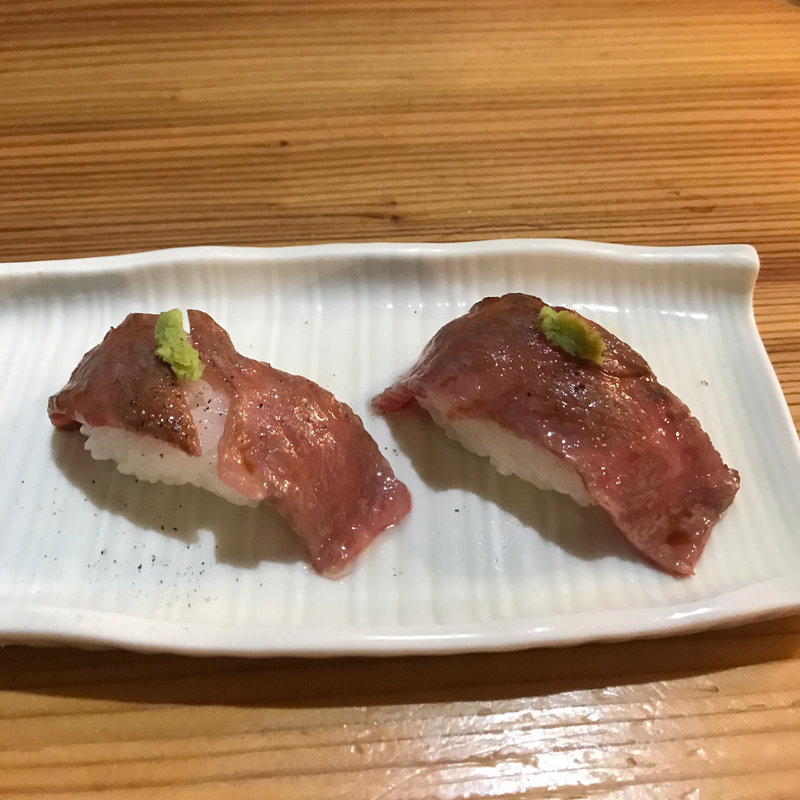  豊後牛炙り握り寿司  2貫500円(和Bistro 綱 （ワビストロ ツナ）)
