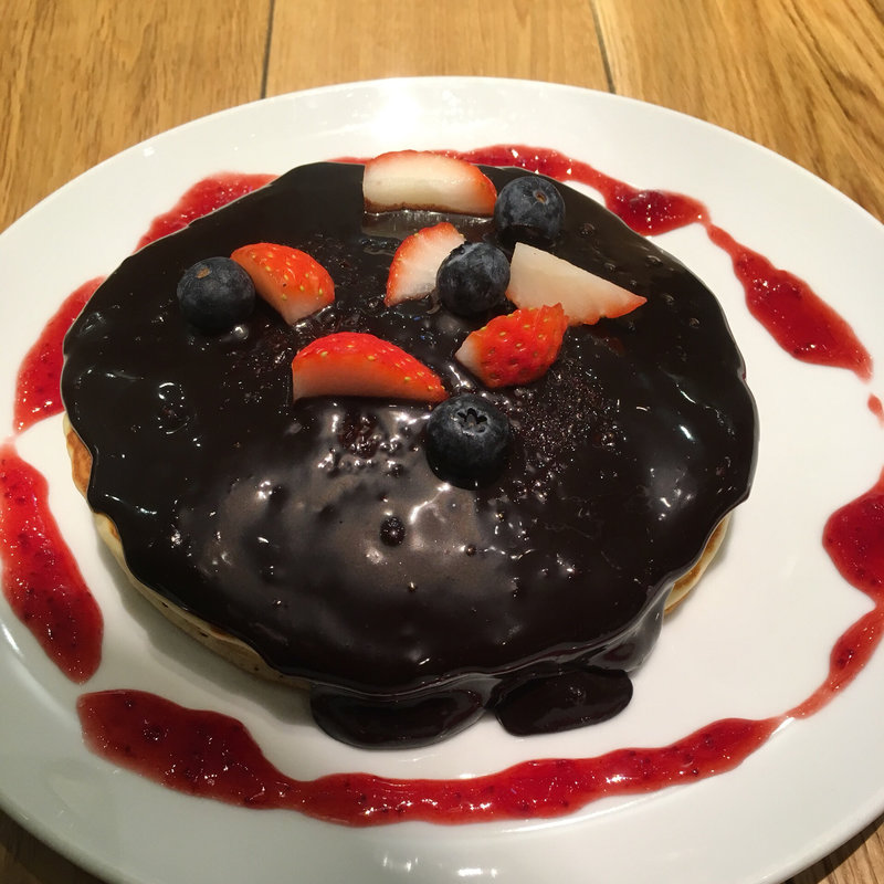 ベリー&チョコレートパンケーキ(ホノルルコーヒー KITTE博多店)