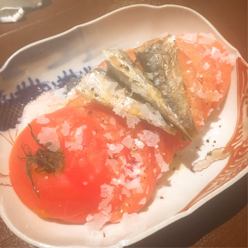 トマトスライスオイルサーディン乗せ(BIRD MARKET ガストロ酒場 ねぎま)