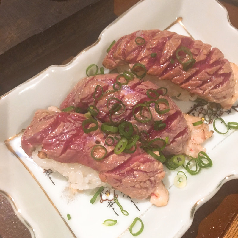 鴨炙り握り(BIRD MARKET ガストロ酒場 ねぎま)