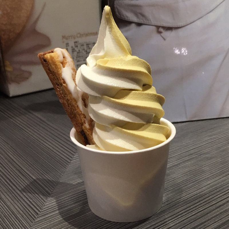 辻口ソフト　能登ミルク×能登金時ミックスソフトクリーム(ル ミュゼ ドゥ アッシュ エムザ （LE MUSEE DE H エムザ）)