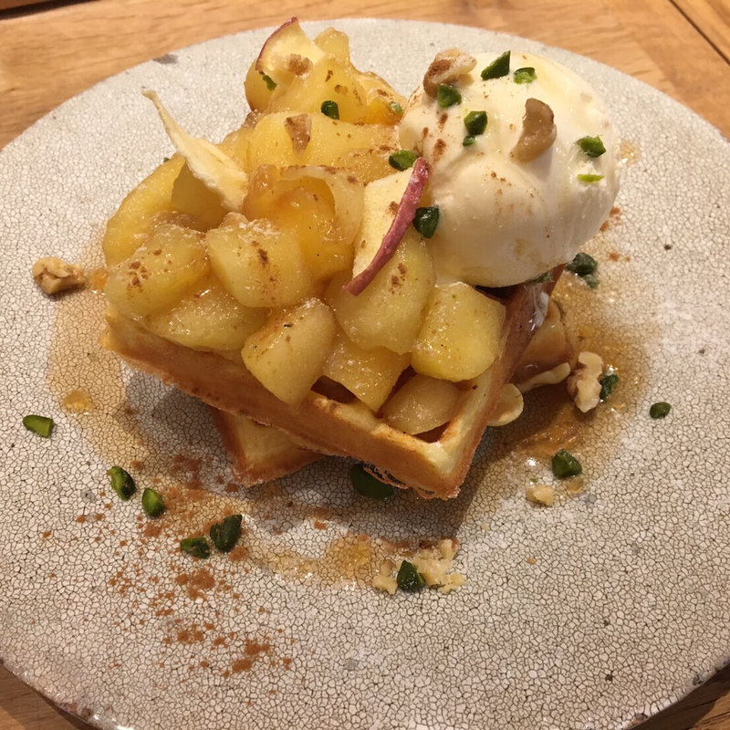 りんごのワッフル(こなな 三宮店)