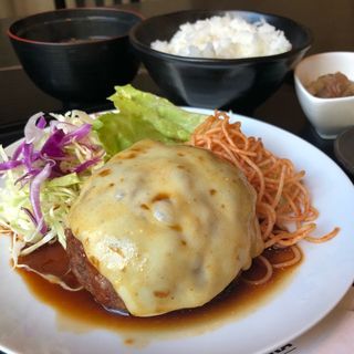 チーズハンバーグ定食(レストラン ニュー松坂)