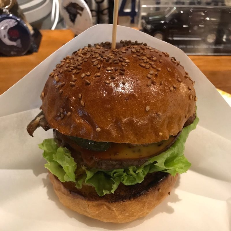 バーベQバーガー 1480円 トッピング スモークチーズ 200円 (Nick & Renée)
