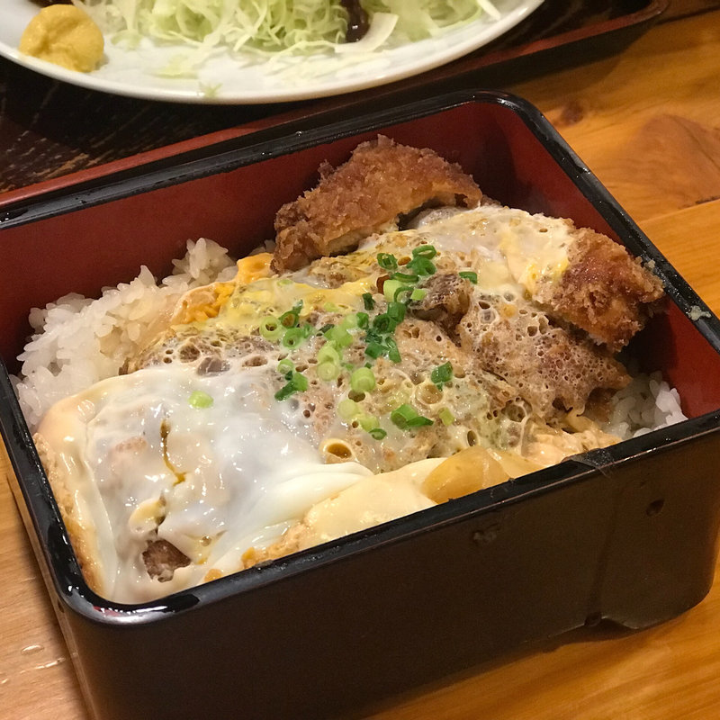 カツ重(とんかつ志味津表参道店)
