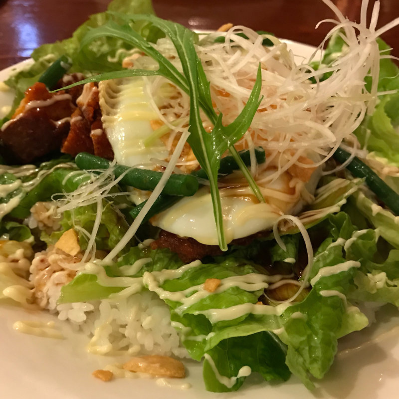 タンドリーチキンと目玉焼きのチキンボウル(ロス・アンジェルス(自家農園のあるレストラン))