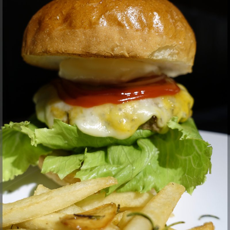 DOUG’S CHEESE BURGER MAKE IT LAVA!(DOUG'S BURGER 博多駅前店)