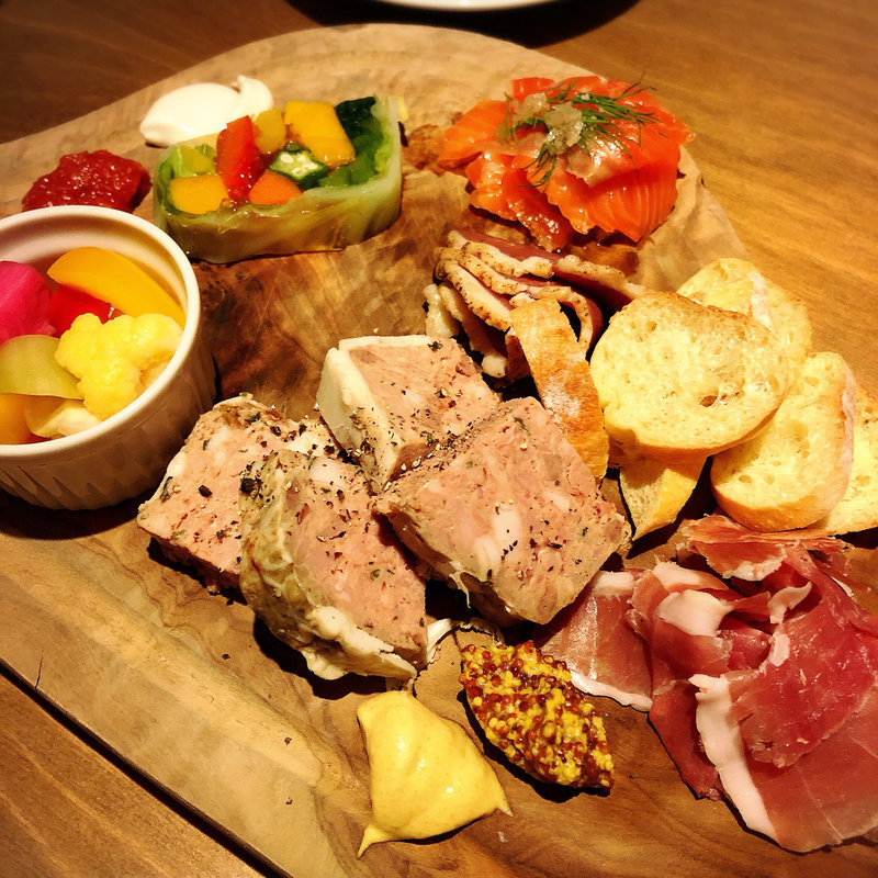 おすすめ前菜の盛り合わせ(GULF’s transit table)