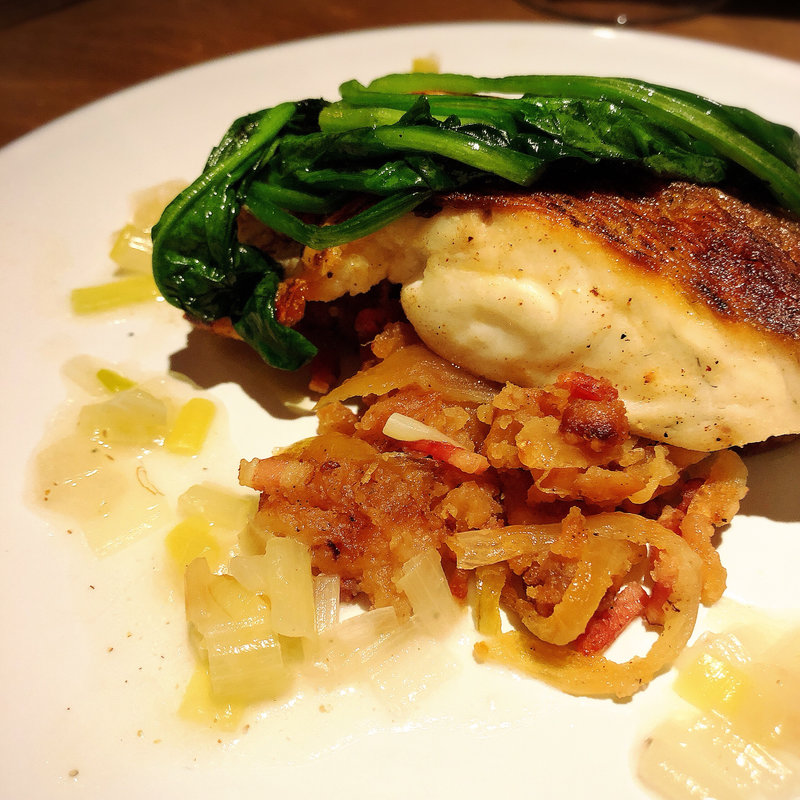 鮮魚のポワレ 季節のソースで(GULF’s transit table)