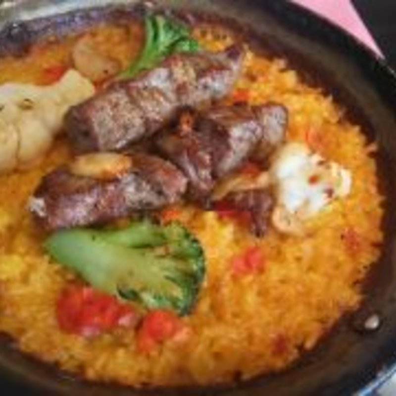 和牛肩ロースのパエリヤ(ポテキーニャ )