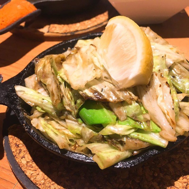 バター風味のアンチョビキャベツ(鉄板バル SOURCE （ソース）)