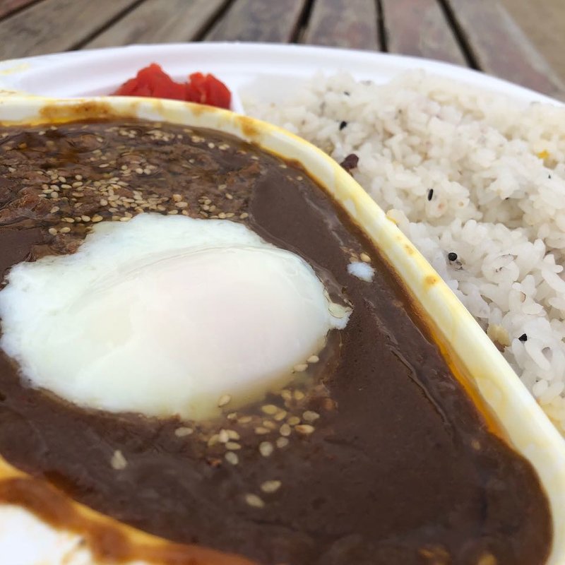 肉味噌カレー 温玉付き 大盛り(KURAU)