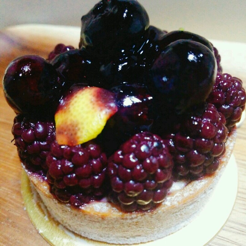 タルト オ フリュイ ノワール(パリ・セヴェイユ)