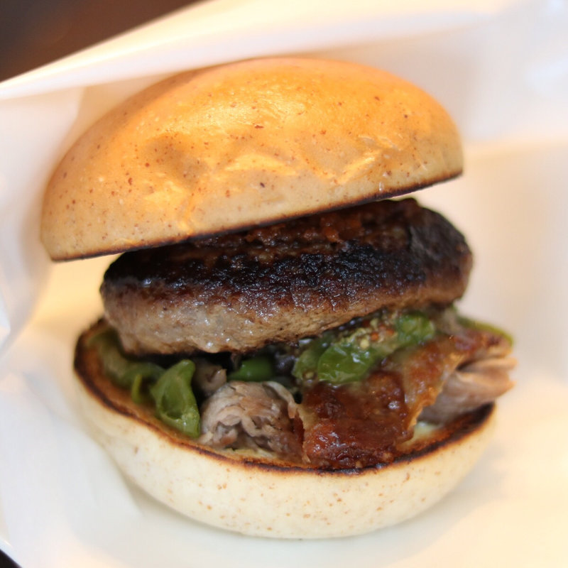 シャラン産鴨もも肉のコンフィバーガー(パリスバーガー)