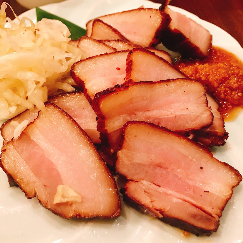 自家製ベーコンの炙り 自家製マスタードで(醸造科 oryzae)