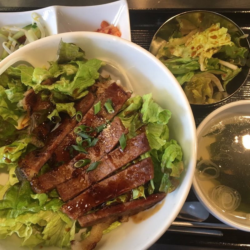 ステーキ丼(焼肉ダイアナ)