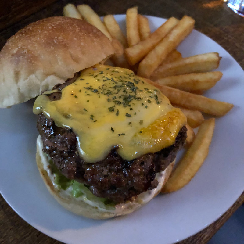 チーズバーガー(tokyo omo style 豪徳寺店)