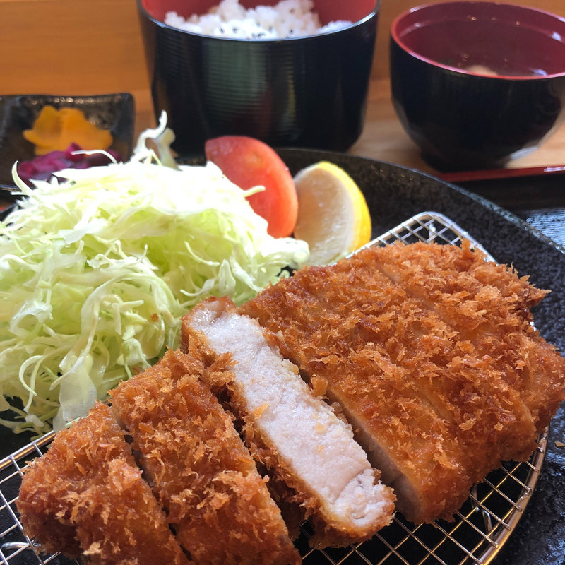 ロースカツ定食(美食亭 とんかつ美豚)