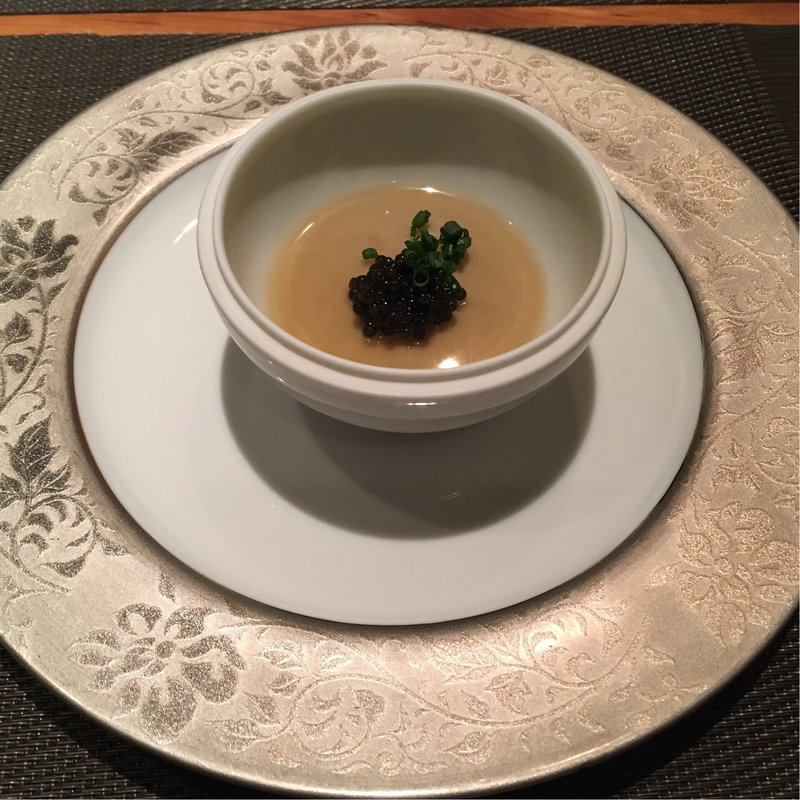 大浦牛蒡のムース コンソメのジュレとキャビア(神楽坂　鉄板焼 中むら （なかむら）)