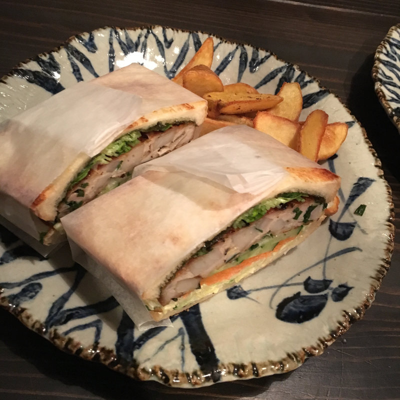 お豆腐と鶏つくねのシャキシャキサンドイッチ(cafe らるご)