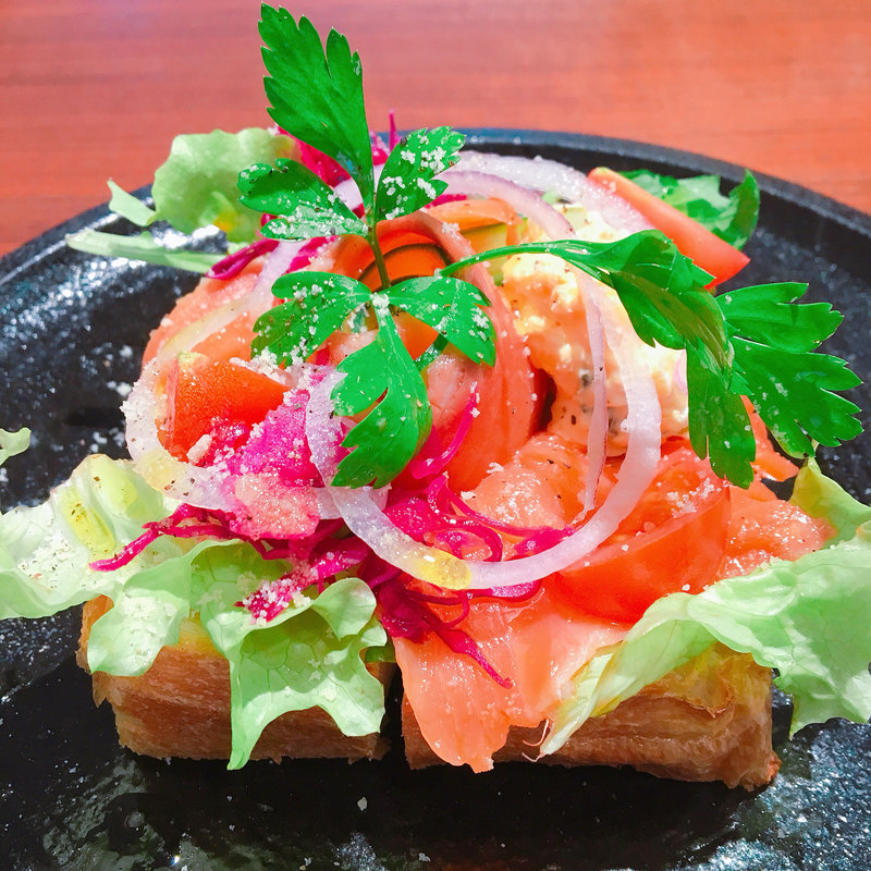 スモークサーモンのオープンサンド(タイム堂)