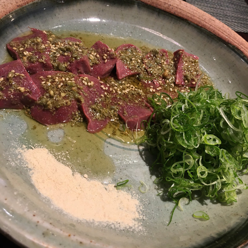 和牛レバ刺し(もつ吉 西荻窪店)