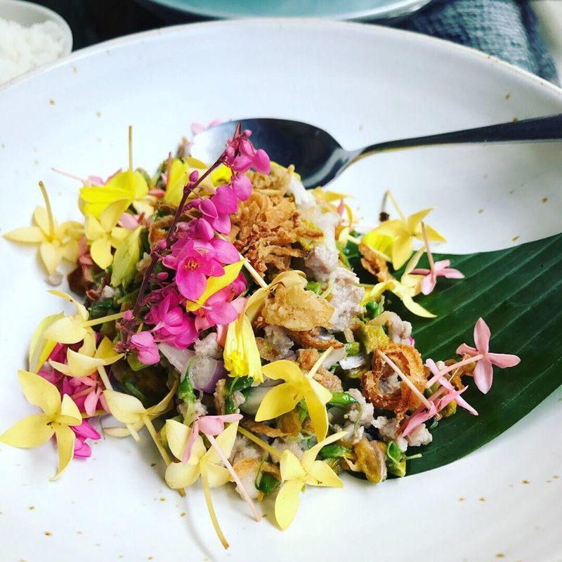 豚肉とお花の炒め物(The Never Ending Summer)