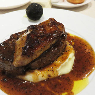 牛フィレとフォワグラのロッシーニスタイル トリュフソース(俺のフレンチ)