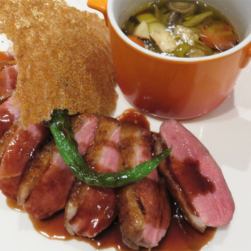 鴨のロースト 赤ワインソース キノコのアヒージョ添え。(俺のフレンチ)