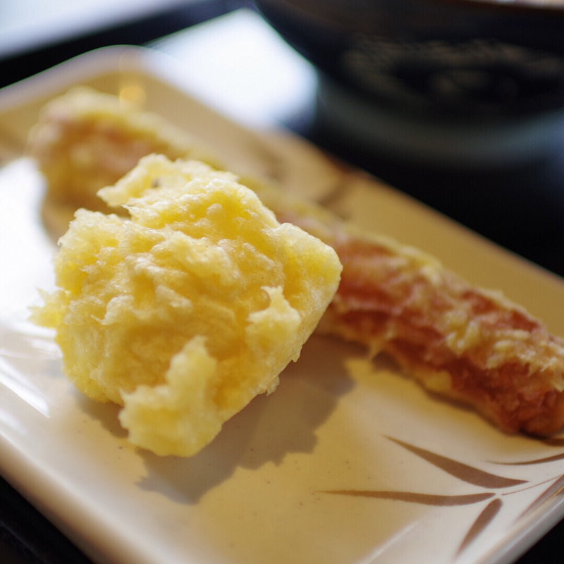 半熟玉子天 と ちくわ天(丸亀製麺飾西)