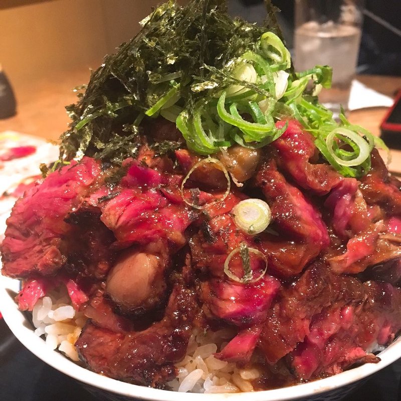 メガ特盛丼(焼肉屋 すみれ )