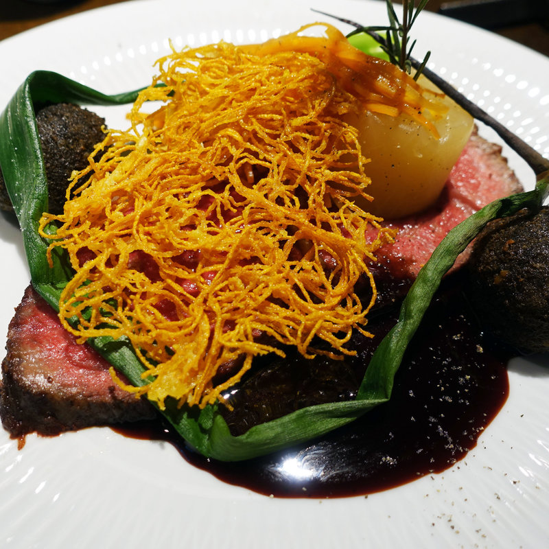 A5ランク　花乃牛のローストビーフ　彩誉のトリュフクロケット(AWkitchen あべのハルカス店)