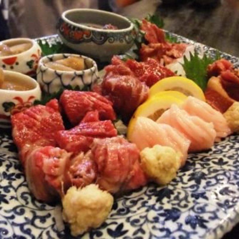 熊本直送馬刺し盛り合わせ(新和食 きくい )