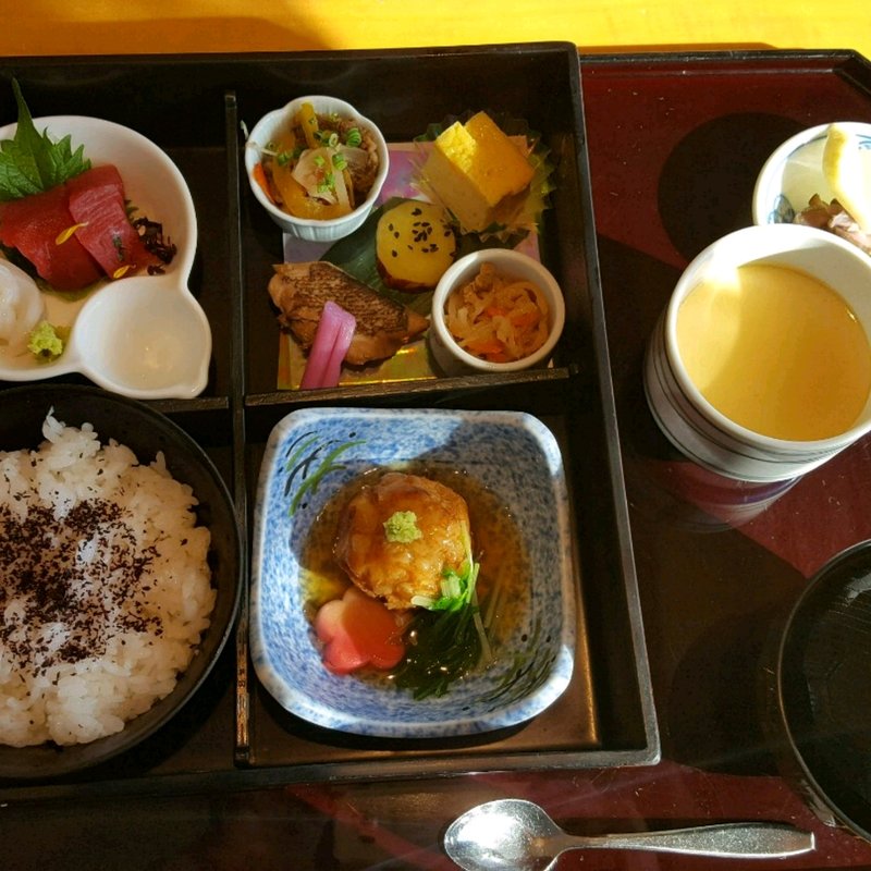 松花堂弁当(CIVIC スカイレストラン 椿山荘 （シビックスカイレストラン・チンザンソウ）)