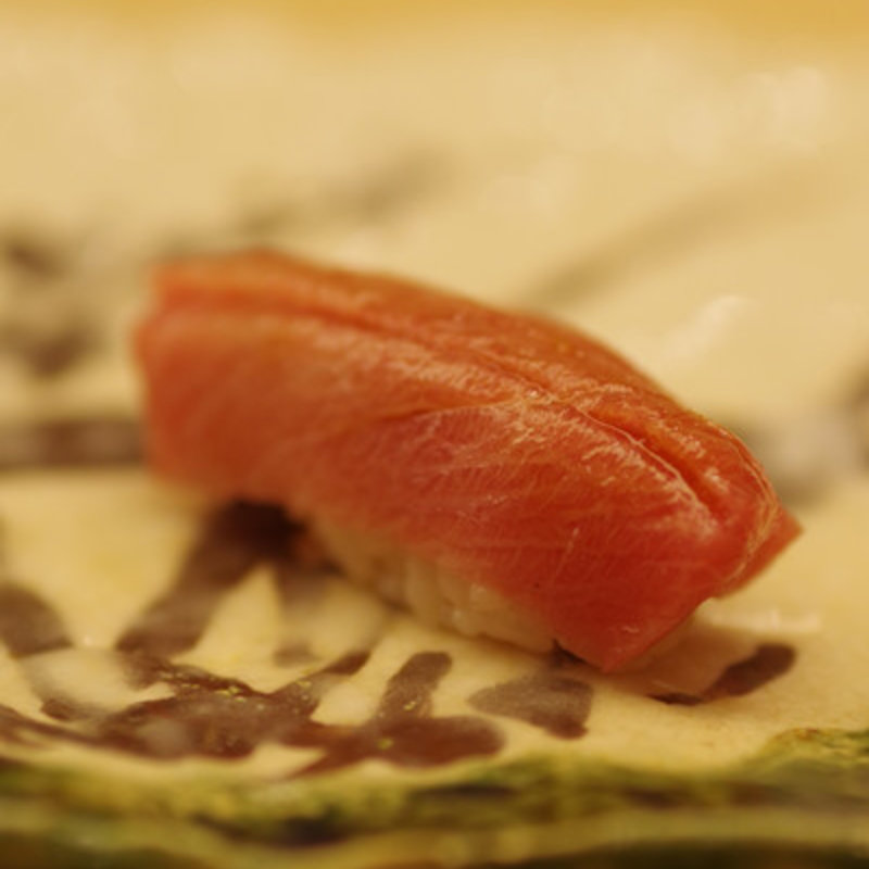 オフィス街の京橋で見つけたベストなお寿司！メニューの1つ1つをご堪能ください。