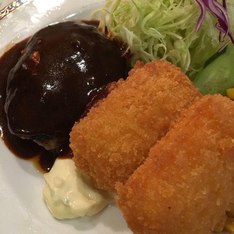 ハンバーグとクリームコロッケ(バンビ サンシャインシティ アルパ店)