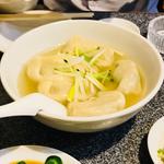 スープ水餃子(天鴻餃子房 有楽町店)