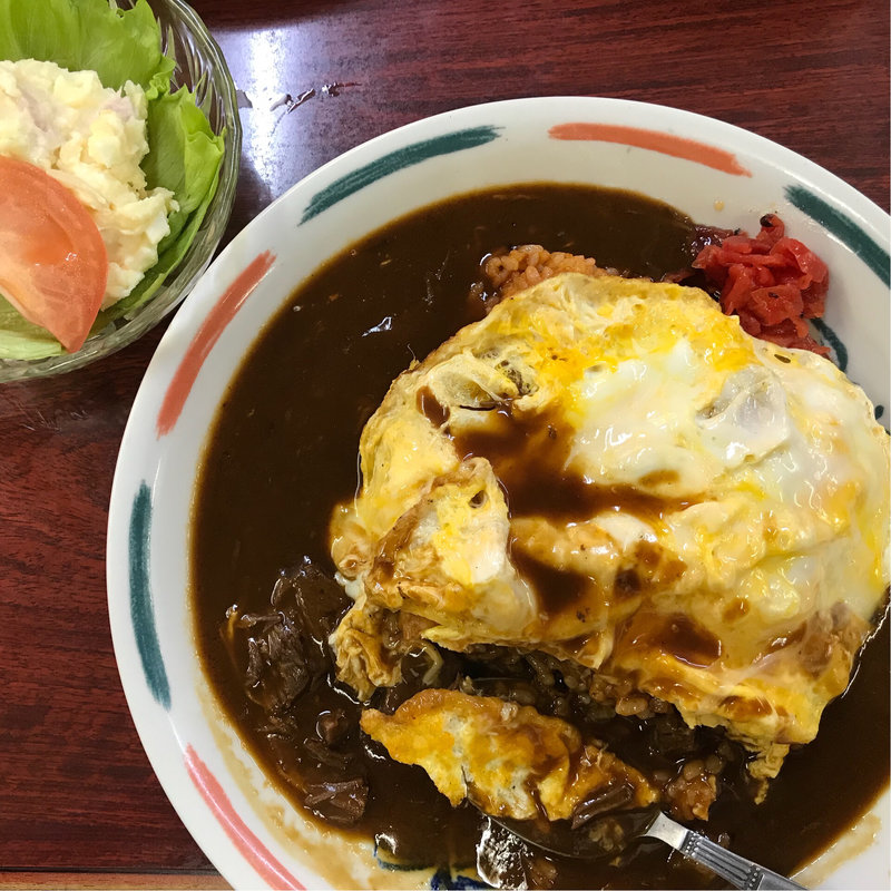 オムライスビーフシチューかけ(えびの飯店)