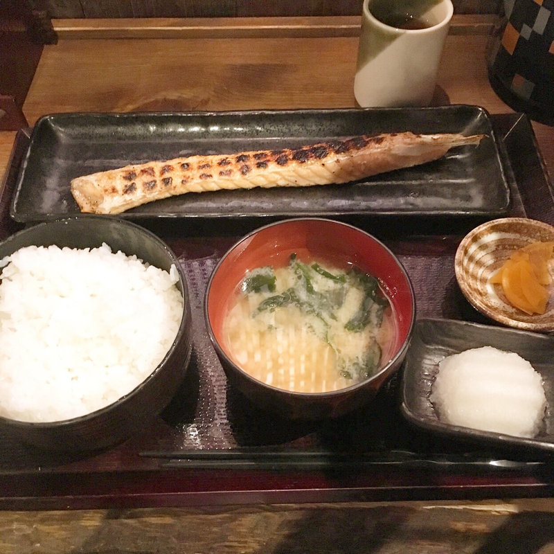 サーモンハラス干し定食(炭火焼干物食堂 越後屋竹千代)