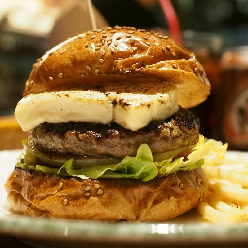 エメンタールチーズバーガー(Nick & Renée)
